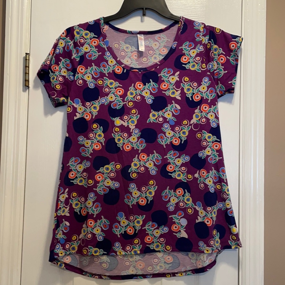 2/$22 LuLaRoe Short Sleeve Top. Size Medium.
